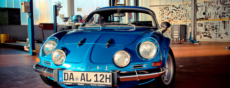 Renault Alpine A110: Allez les Bleus!*