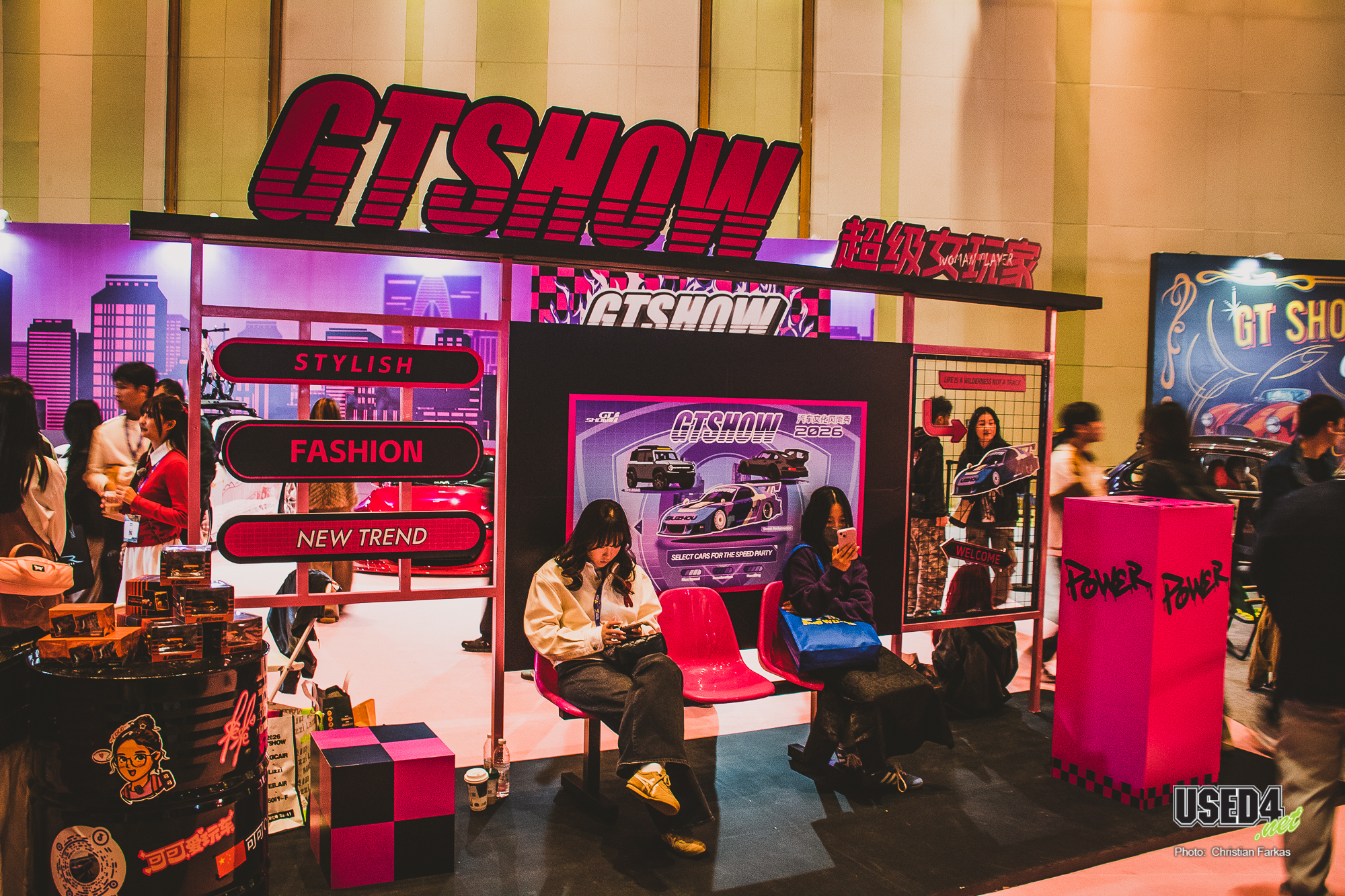 Ob sie wissen das dort kein Bus hält?